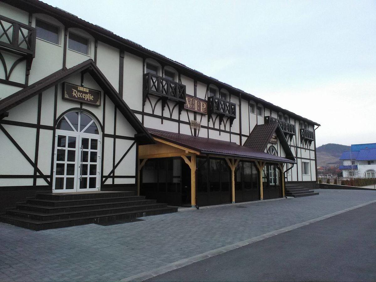 Vip Motel Restaurant Haţeg Buitenkant foto