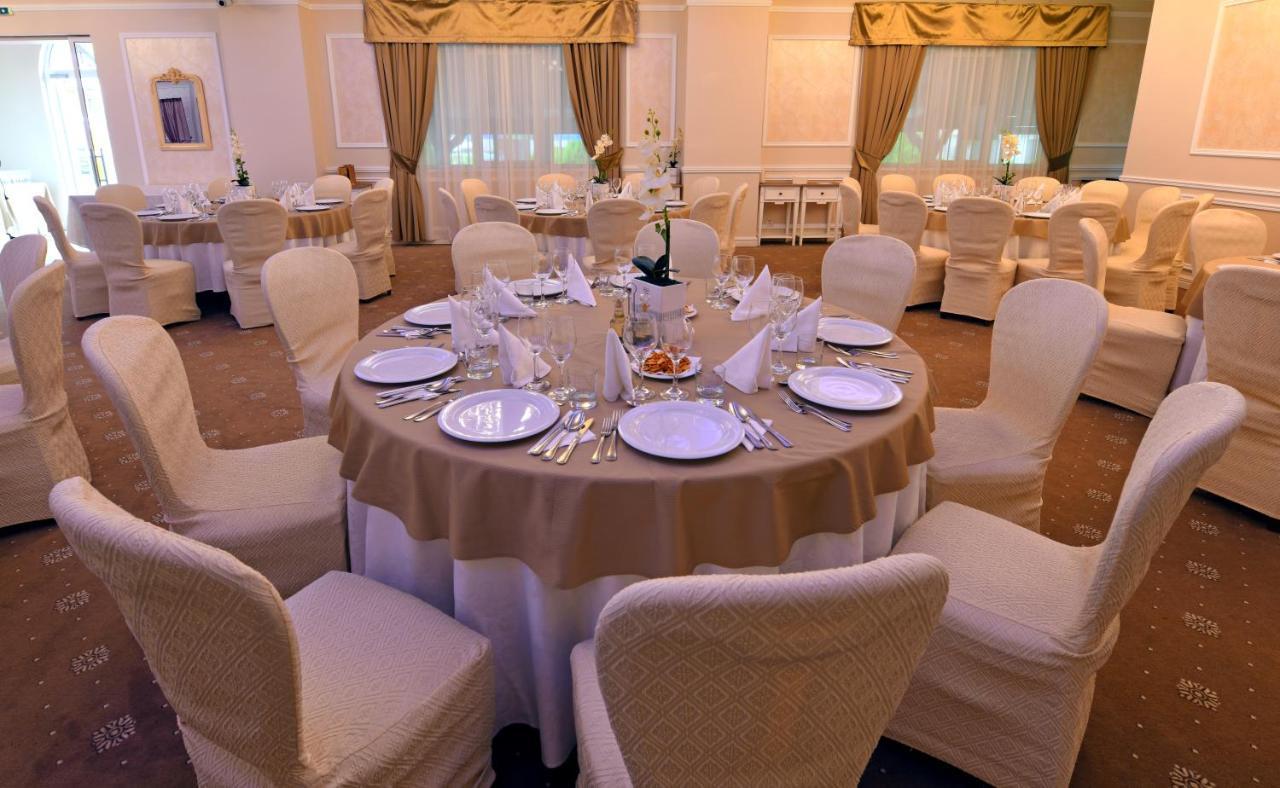 Vip Motel Restaurant Haţeg Buitenkant foto